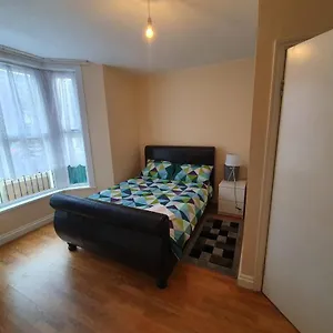 Zone 2 Three Bedroom Apartment London
