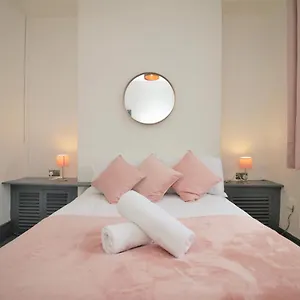 Fitzroy Terrace By Promise Holiday home Cardiff