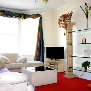 Hartland 2-bedroom With Bfast And Parking Apartment Southend-on-Sea